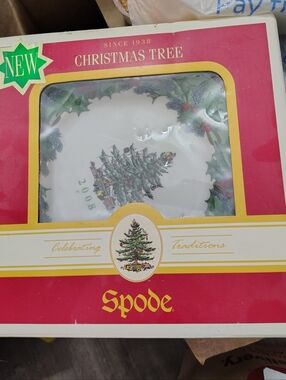 Spode Christmas Tree Plate in Green, Red and Gold